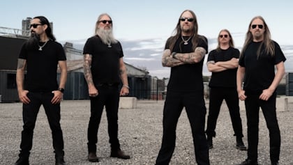 Formación de Amon Amarth en la fotografía promocional de The Allfather Awakens