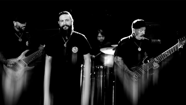 La formación de ELLIS en blanco y negro