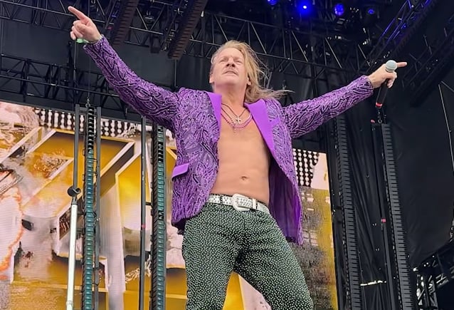 Chris Jericho al frente de Fozzy en directo