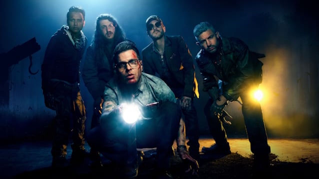 Ice Nine Kills en una fotografía promocional nocturna